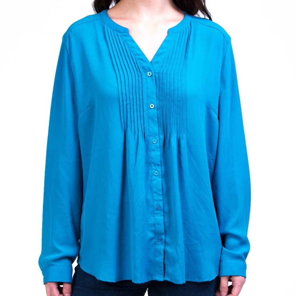 ●LAURA SCOTT Pleated Button Down Blouse